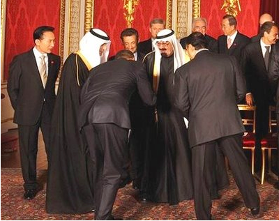 Obama bows before King Abdullah