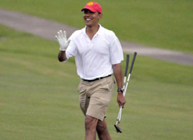 Obama plays golf